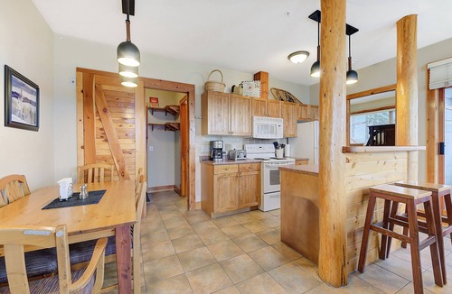 Big White Ski Resort Condo | Private Hot Tub! 2 Bed, 2 bath Condo in Big White Village