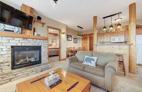 Big White Ski Resort Condo | Private Hot Tub! 2 Bed, 2 bath Condo in Big White Village