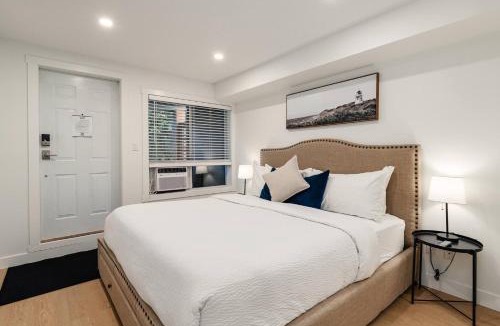 Village North House | Private Hot Tub | Pool | Free Parking | Sauna