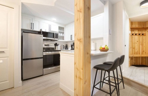 Village North Villa | Private HotTub.Central 2BR - Free Parking+Pool+A/C