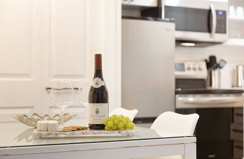 Village North Villa | Private HotTub.Central 2BR - Free Parking+Pool+A/C