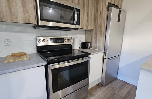 Prospect Bay House | Private, Modern Boho Detached Suite
