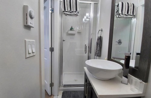 South Newton House | Private modern room with separate entrance at Newton surrey