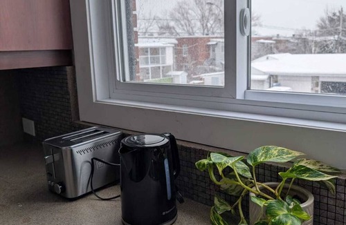 Mauricie Apartment | Private Room #1 - 5 min away - University - Fast WiFi