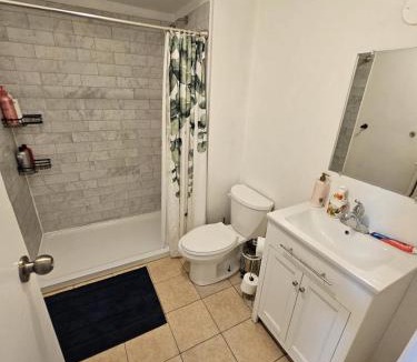 Wellington Place House | Private Room for MAJOR INTERNATIONAL SPORTING EVENT WORLDCUP Lovers-Direct Access to BMO FIELD-FAST WIFI