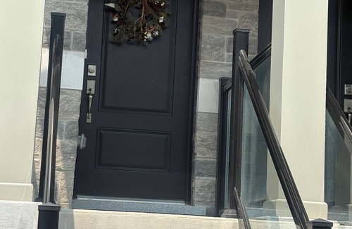 Oshawa Condo | Private room w private washroom /Quiet Oshawa .