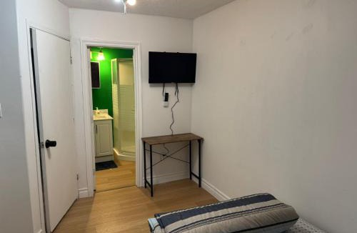 Malton House | Private Room With Private Washroom Near Airport D14
