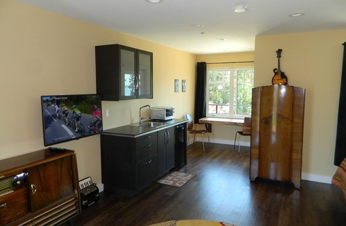 Madeira Park Apartment | Private Self Contained Ocean view Suite #2