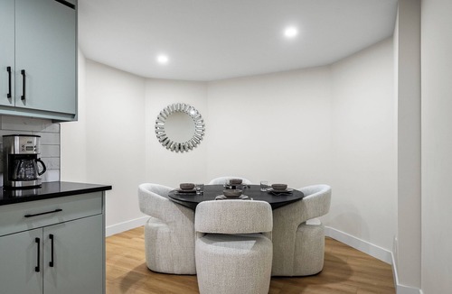 Symons Valley House | Private Sherwood Suite by Park