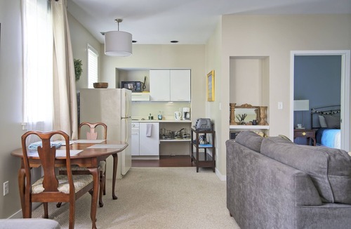 Ithaca Apartment | Private & Spacious 2 Bedroom - Carriage House