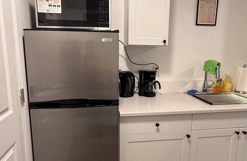 North Cowichan House | Private Suite Near Hospital & Shopping