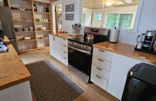 Kirkfield Cottage | Private Waterfront Escape | Stunning Sunsets | Canal Lake