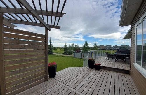 Southeast Edmonton House | PROMO 10% WEEKLY/10% MONTHLY DISCOUNTnLuxurious Family Home, Lakeview, A/C,WiFi.