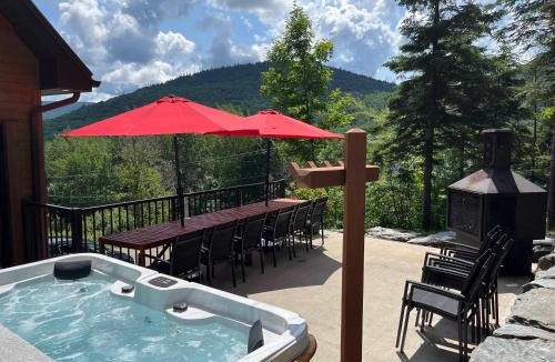 Saint-Philemon House | Promontoire-29 Mountain chalet with a hot tub