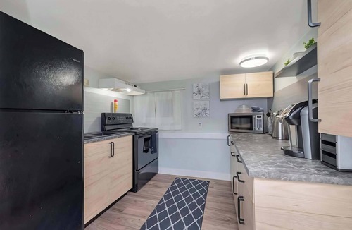 Saanich West House | Quaint 1 Bedroom Suite, Victoria, BC
