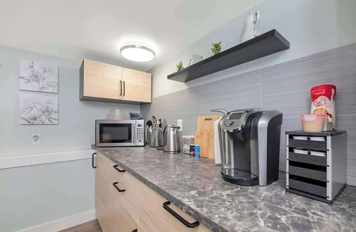 Saanich West House | Quaint 1 Bedroom Suite, Victoria, BC