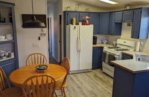 Sherkston Cottage | Quaint 3BR, family/pet friendly retreat perfect for your summer get a way
