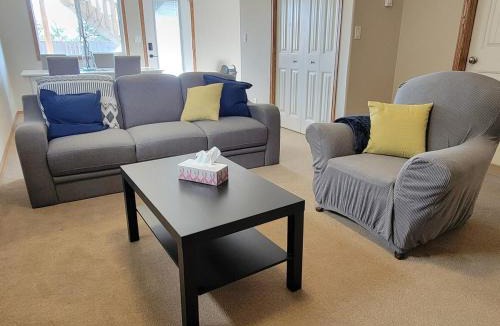Red Deer Apartment | Quaint Lonsdale Suite