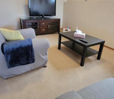 Red Deer Apartment | Quaint Lonsdale Suite