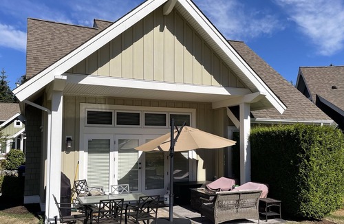 Regional District of Nanaimo Villa | Qualicum Landing Beachside home