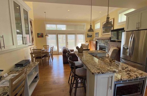 Regional District of Nanaimo House | Qualicum Landing Beachside Home - Sleeps 6