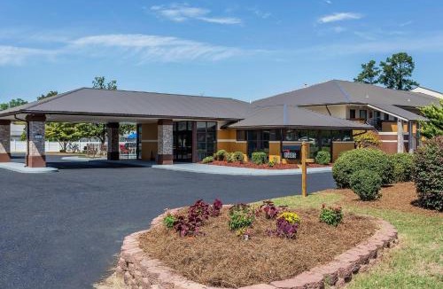 Southern Pines Hotel | Quality Inn Aberdeen