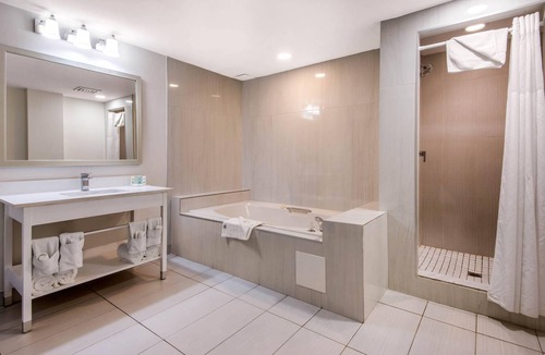 Orillia Hotel | Quality Inn & Conference Centre