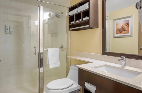 Bathurst Hotel | Quality Inn & Suites Bathurst