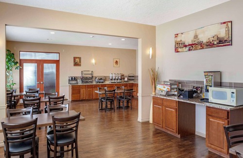 Leduc Hotel | Quality Inn & Suites Edmonton International Airport