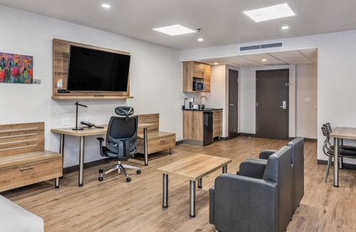 Drummondville Hotel | Quality Suites Drummondville