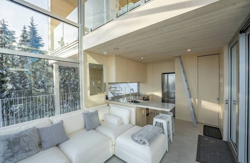 Lac Beauport Ski Chalet | QUARTZ