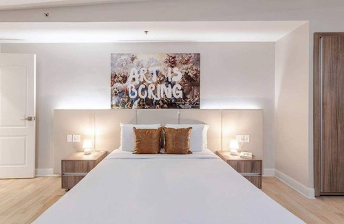 Gay Village Hotel | Queen Duo – Heart of Montreal