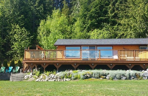 Balfour Cottage | Queens Bay Hideaway Lakefront Cottage