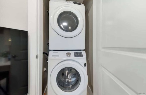 Killarney House | Quiet 2BR Suits in Vancouver with Private Entry