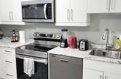 Regina Apartment | QUIET & COZY MODERN SUITE CLOSE TO RCMP