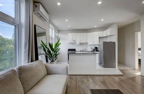 Cote-Des-Neiges—Notre-Dame-De-Grace Apartment | Quiet & Modern | Heart of Montréal