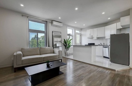 Cote-Des-Neiges—Notre-Dame-De-Grace Apartment | Quiet & Modern | Heart of Montréal