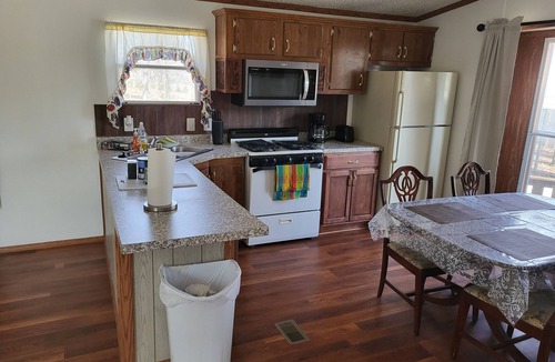 Shell Knob House | Quiet. Relaxing. Deck, carport & fire pit. Free ice. 3 miles to lake.