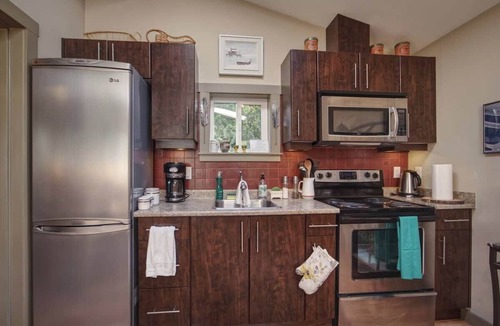 Port Renfrew Cabin | Quiet Romantic Getaway - Non Pet Friendly