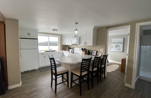 Chatsworth Cottage | Quiet Waterfront Retreat on Connell's Lake