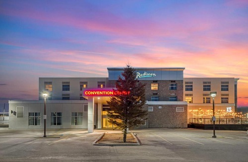 Calgary Hotel | Radisson Hotel & Conference Centre Calgary Airport