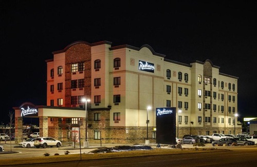 Leduc Hotel | Radisson Hotel Edmonton Airport