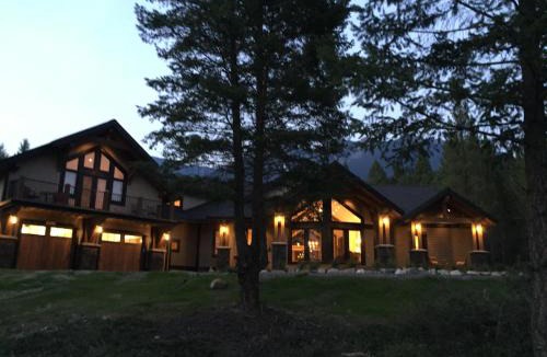 Radium Hot Springs Apartment | Radium Elk Park B & B