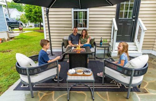 Northwest Raleigh House | Raleigh Retreat w Fire Pit Patio & Workspace