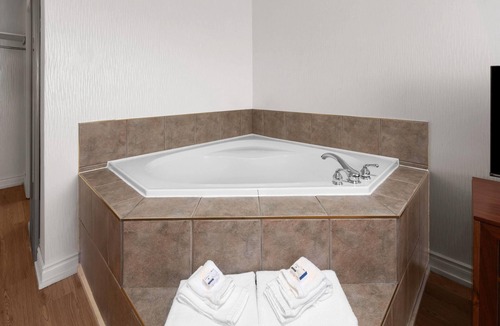 Arnprior Hotel | Ramada by Wyndham Arnprior