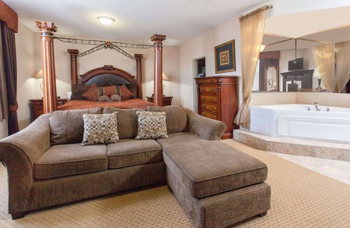 Brooks Hotel | Ramada by Wyndham Brooks