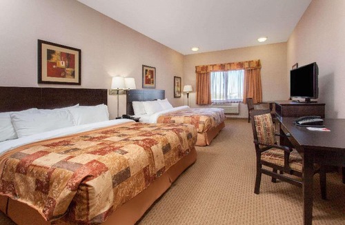 Brooks Hotel | Ramada by Wyndham Brooks