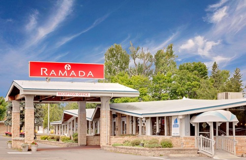 Gananoque Hotel | Ramada by Wyndham Gananoque Provincial Inn
