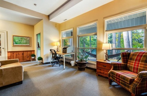Dwight House | Rare Muskoka Chalet Suite - B8