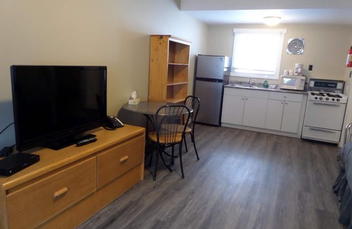 Trail Hotel | Ray Lyn Motel